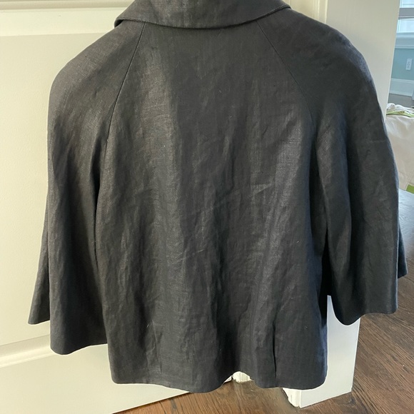 Linen caplet style jacket with front button details. - Picture 4 of 6